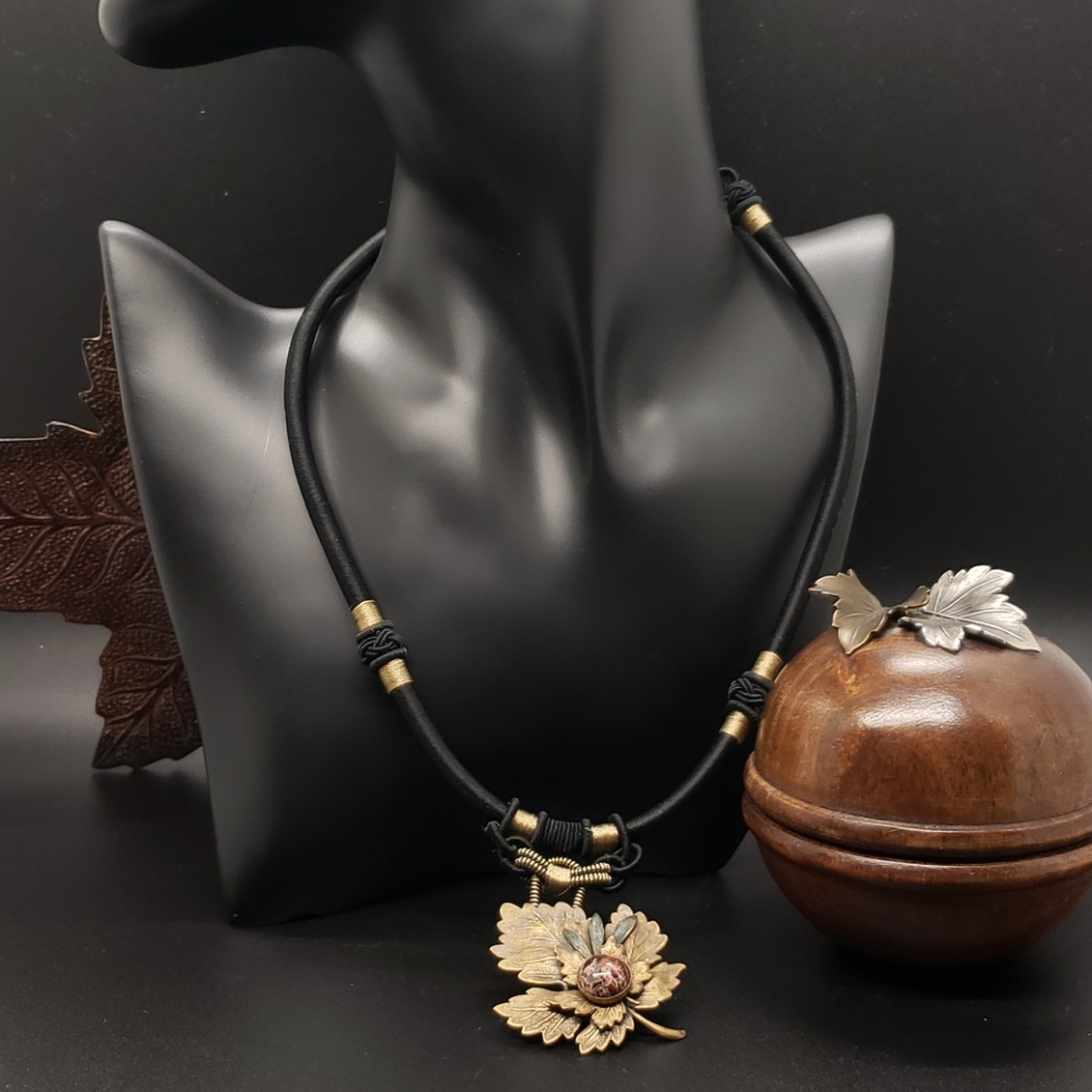 Silver Forest leaf necklace